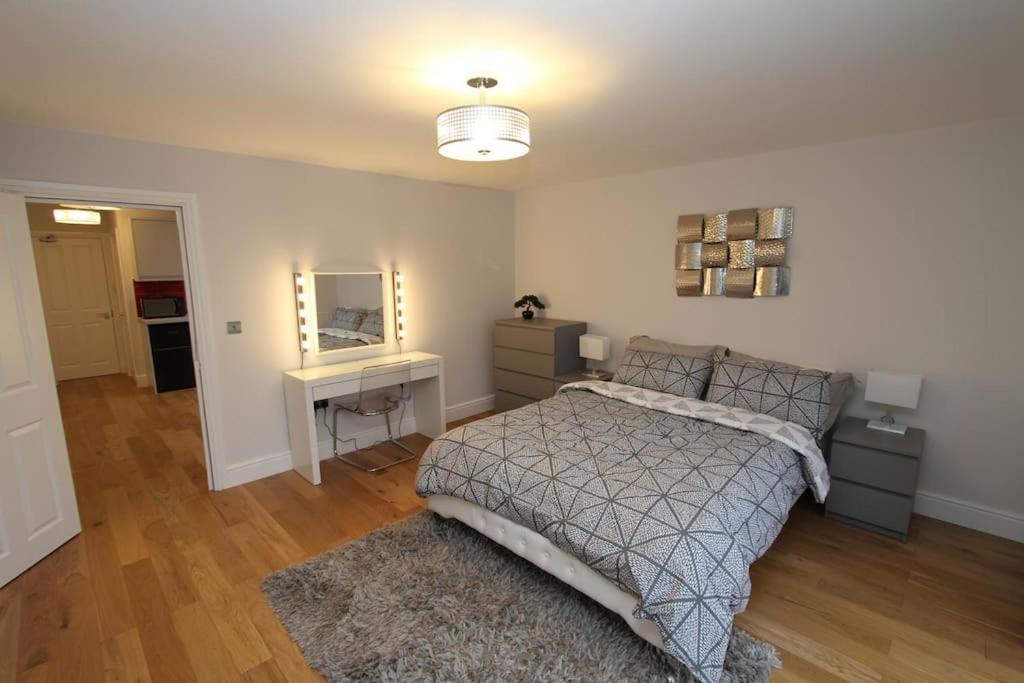 Lovely One Bed Apartment-Near All Transport-Village-Freeparking London Eksteriør bilde