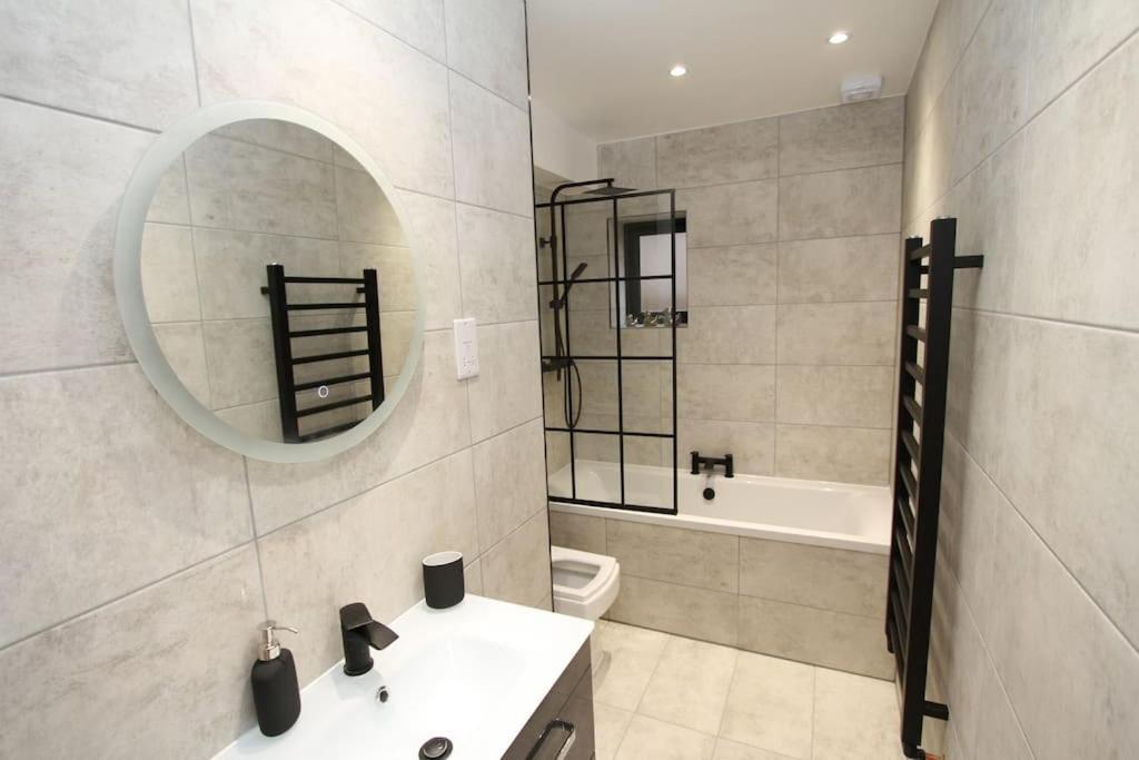 Lovely One Bed Apartment-Near All Transport-Village-Freeparking London Eksteriør bilde
