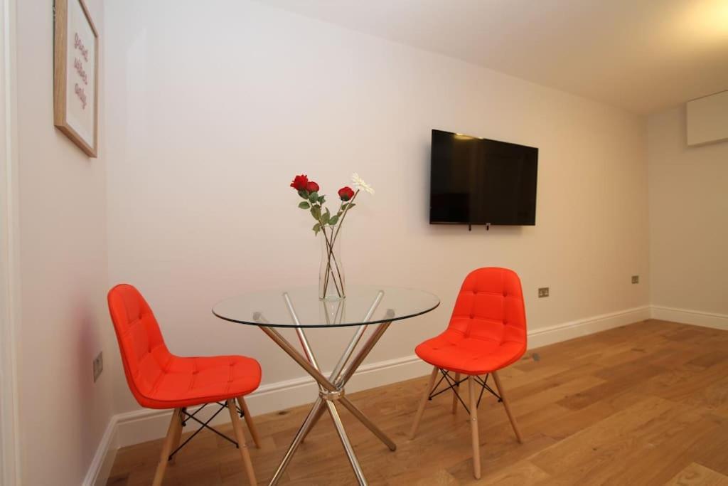 Lovely One Bed Apartment-Near All Transport-Village-Freeparking London Eksteriør bilde